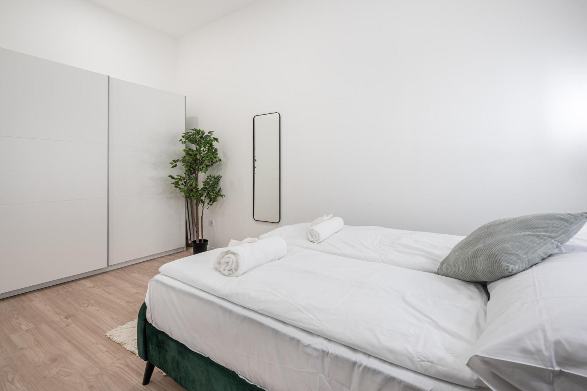 Kl31 - Urban Escape - Prime Location - Klauzal Square By Bqa Apartment Budapest Exterior photo