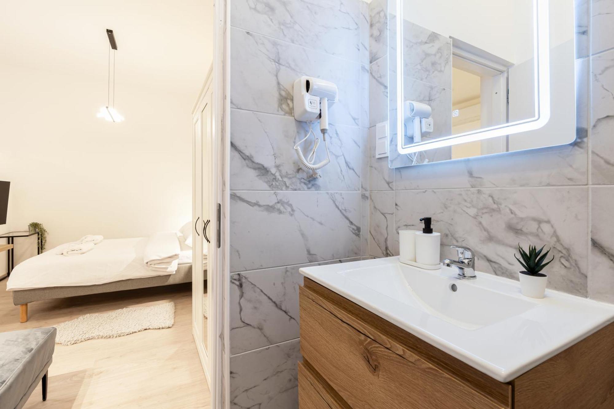 Kl31 - Urban Escape - Prime Location - Klauzal Square By Bqa Apartment Budapest Exterior photo